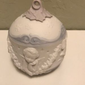 New Lladro Christmas Ornament, dated 2000.